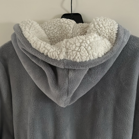 Victoria Secret’s Robe - Picture 3 of 3